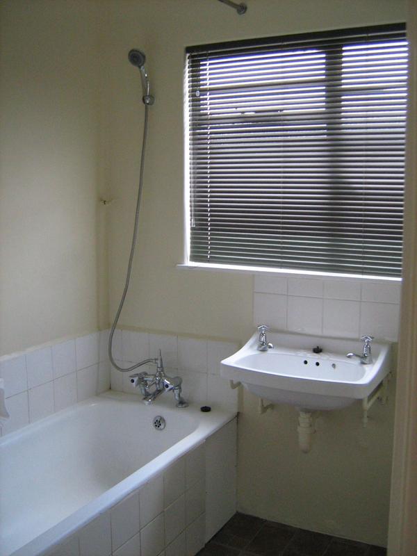 To Let 3 Bedroom Property for Rent in Groenvallei Western Cape